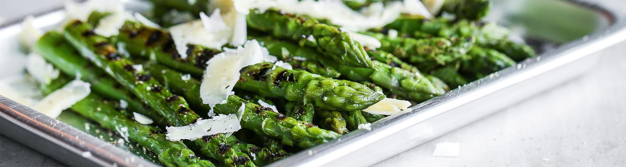 Sparris med västerbottenost och doft av rökt paprika