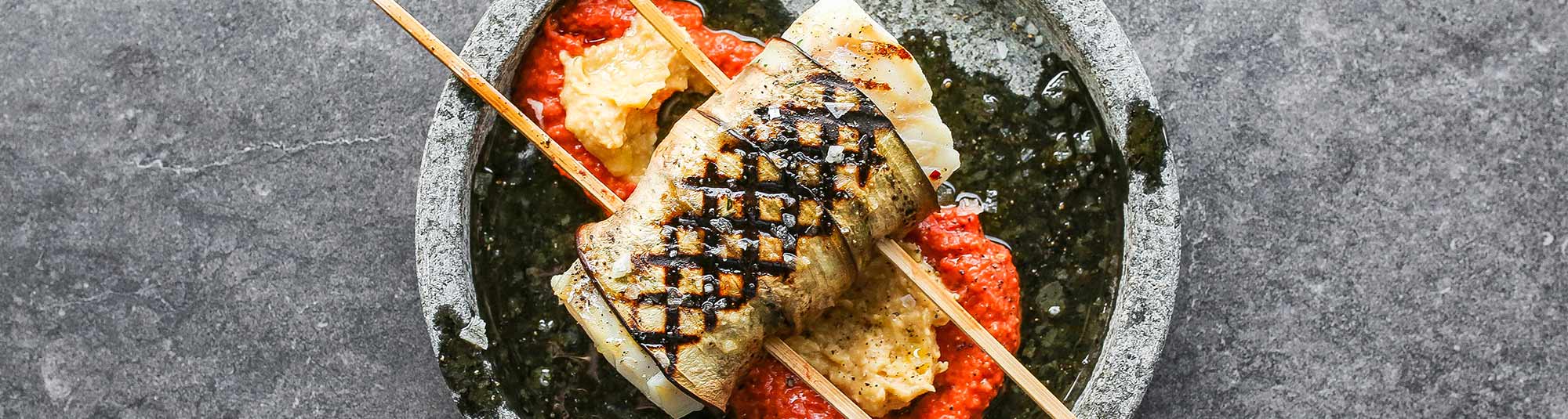 Grillad torskrygg  lindad i äggplanta och smaksatt med örter och chili.