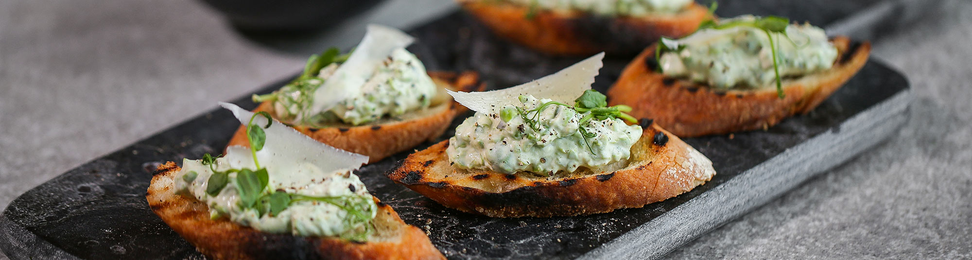 Bruschetta med ärtröra