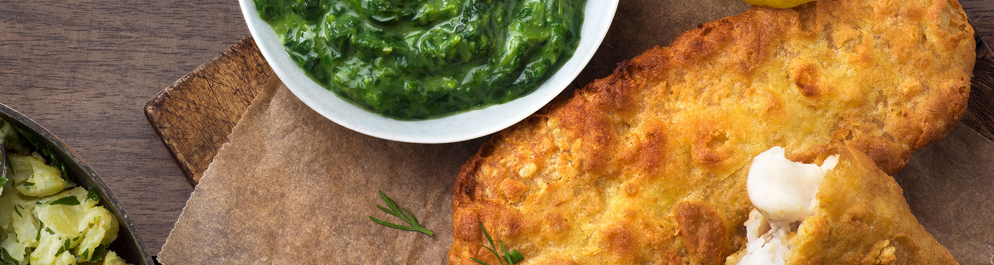 Fish & Crisp med stuvad spenat och örtstomp