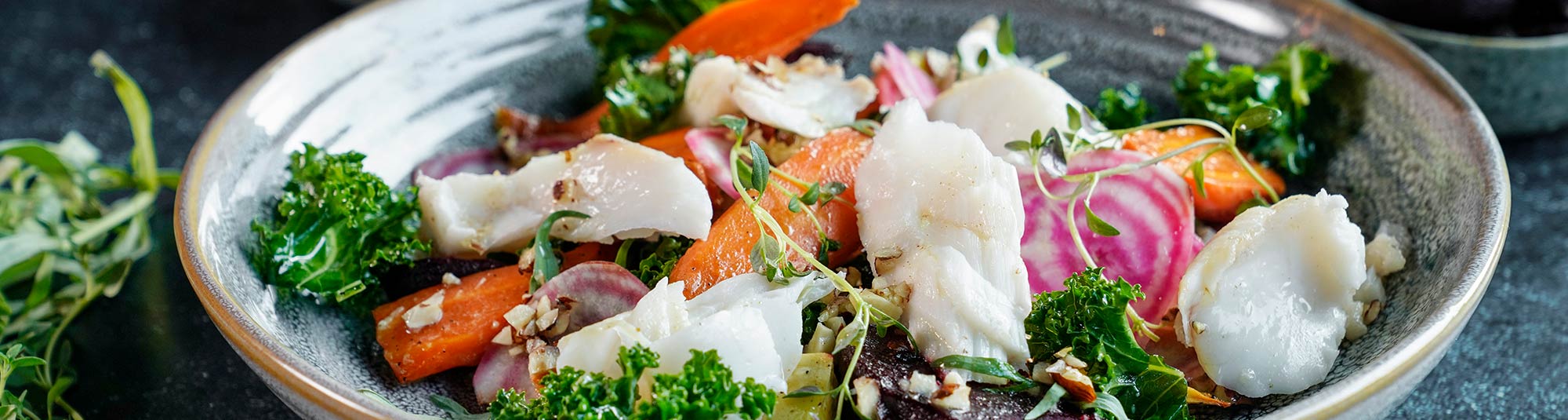 Torsk i ugn med grönkål och rotfrukter