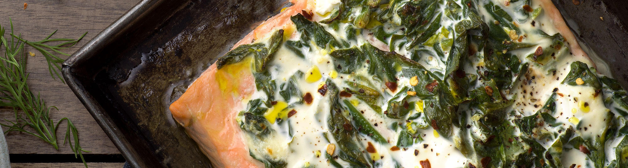 Lax i ugn med krämigt spenattäcke