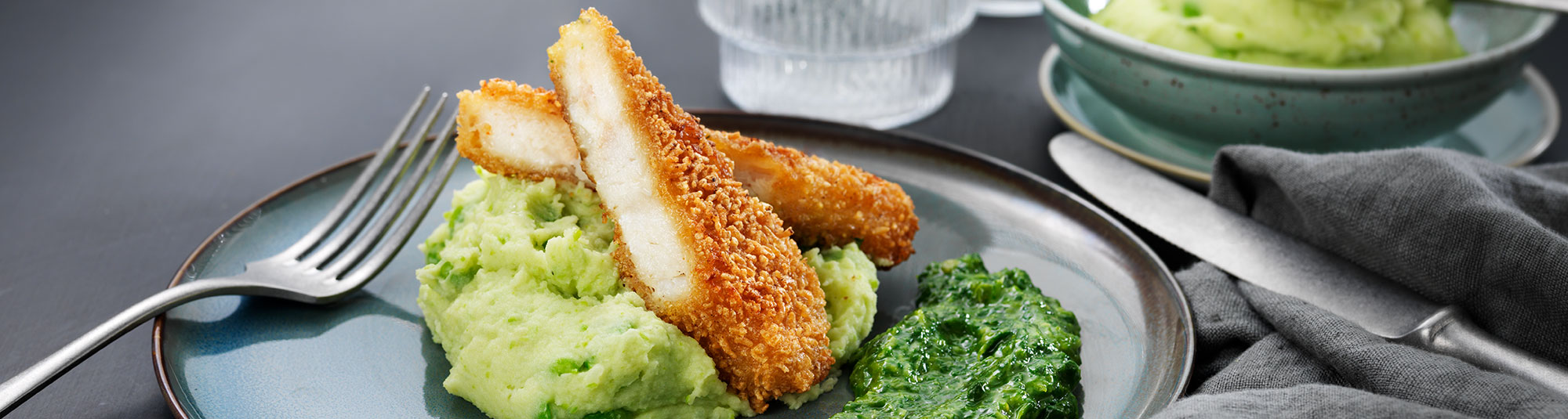 Sprödbakad torsk med ärtmos & stuvad spenat