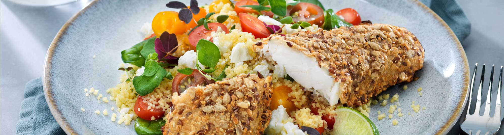 Fröbakad fiskfiléer med couscoussallad