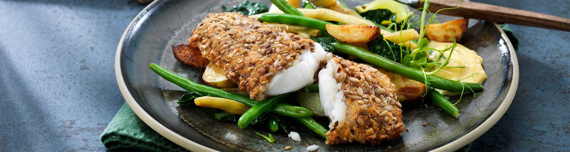 Fröbakade fiskfiléer med klyftpotatis