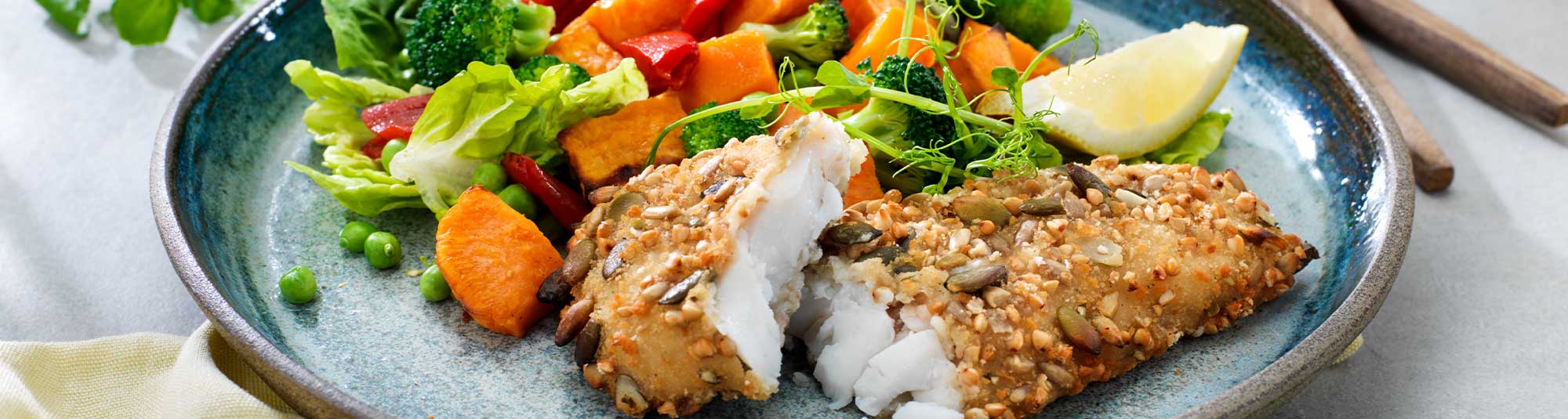 Fröbakade fiskfiléer med sötpotatis