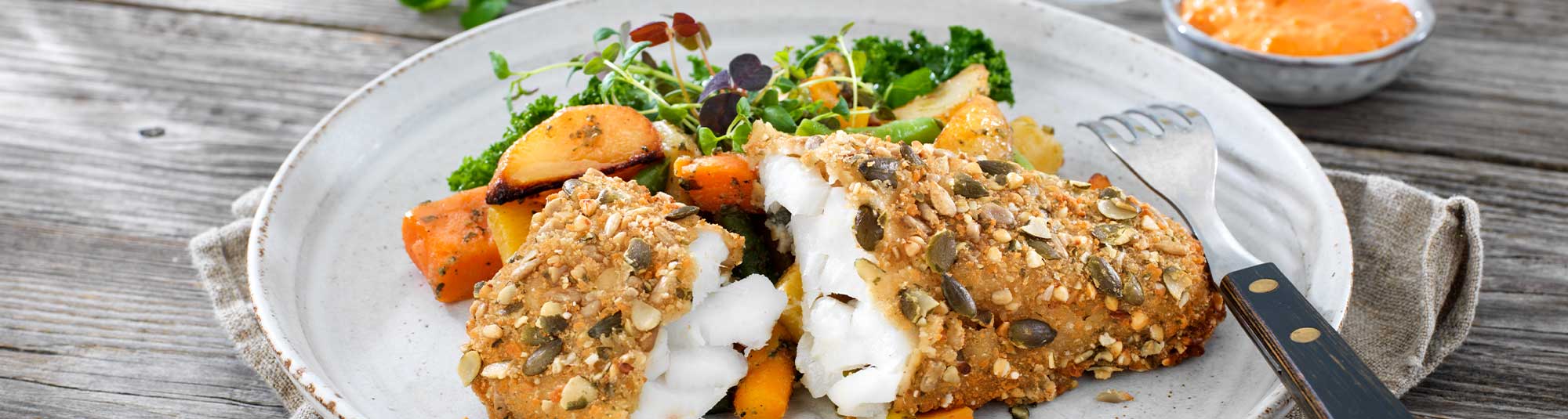 Fröbakade fiskfiléer med ugnsrostade grönsaker