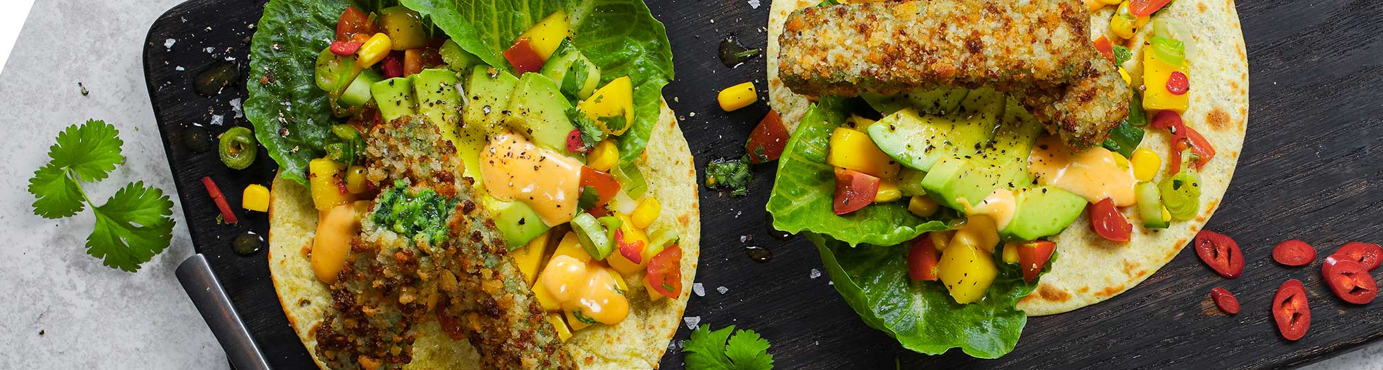 Tacos med spenatpinnar, mangosalsa & avokado