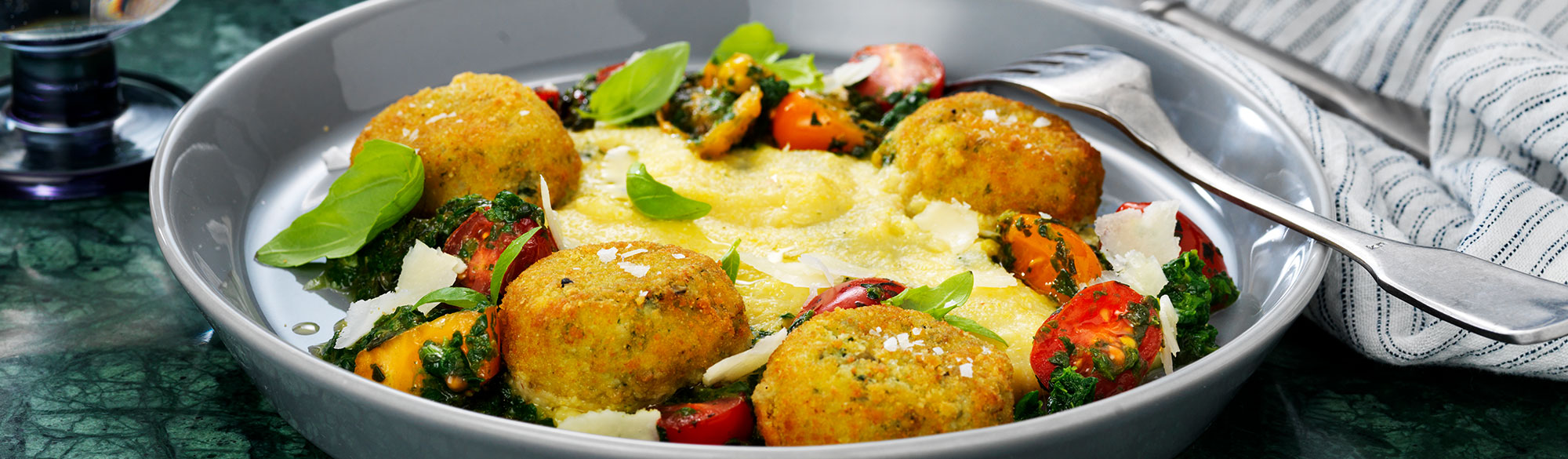 Falafel med spenat & krämig polenta