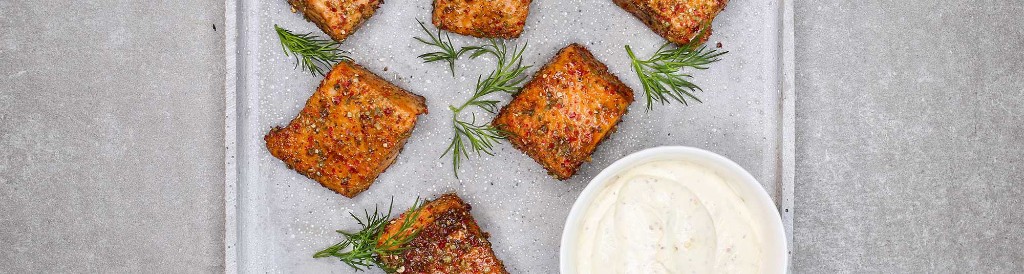 Kryddbakad lax med senapssås