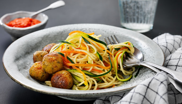 falafel med zucchinipasta