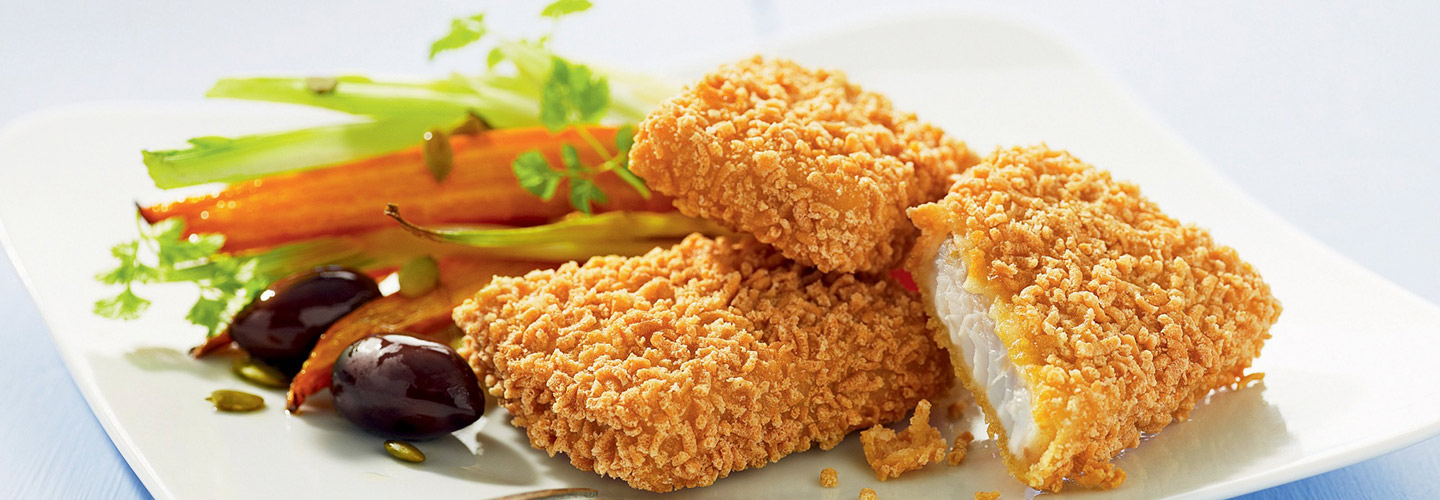 Panerad fisk med ugnsbakade grönsaker, oliver och pumpafrö