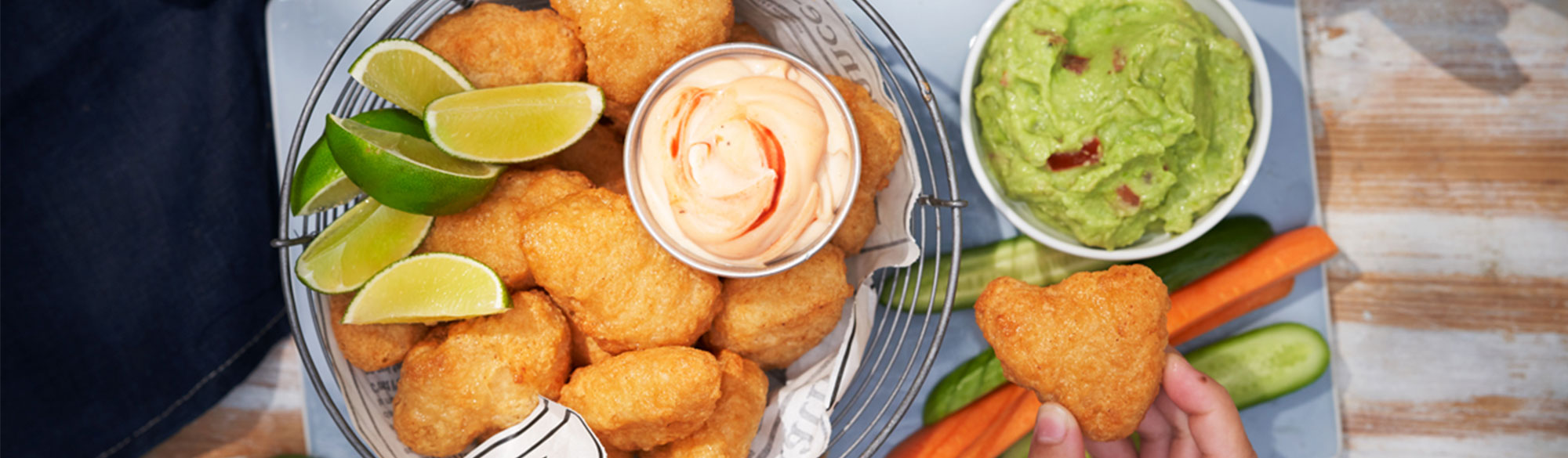 Fish Nuggest med grönsakstavar och dippor