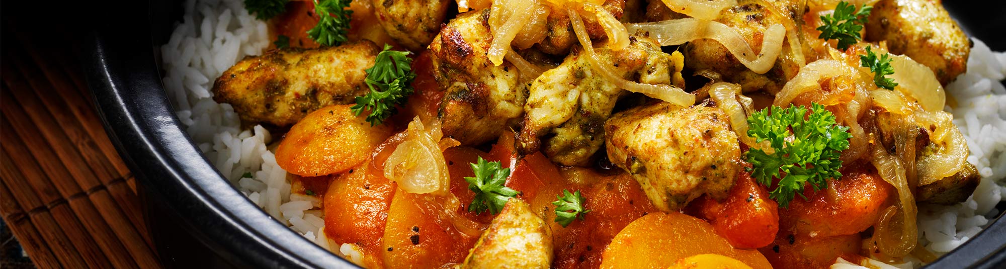 Somalisk risrätt med marinerad kyckling